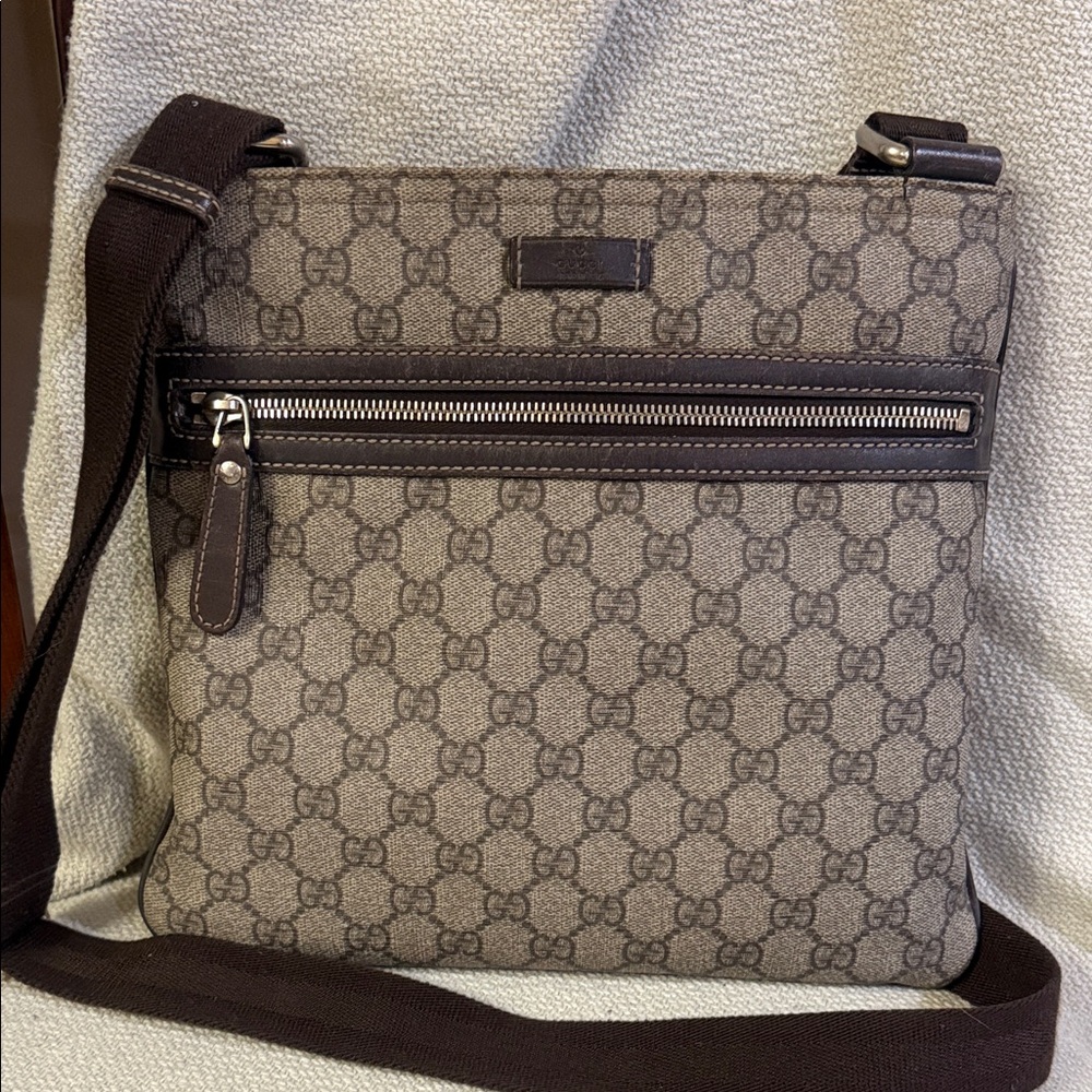 Gucci Supreme Canvas Crossbody Messenger Bag